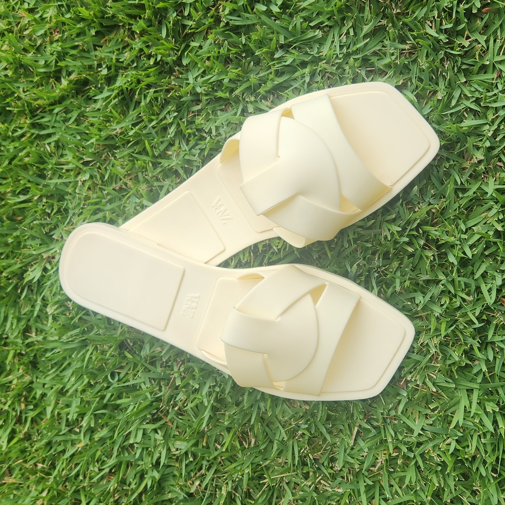 ZARA High Fashion Slip-On Slides Sandals Size 38-EU